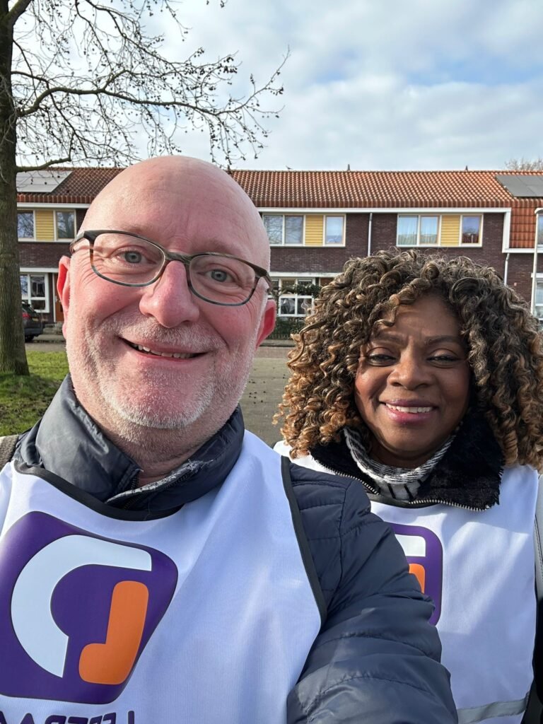 Lijsttrekker Peter Bentum met de lokale kandidaat Brigitte de Bies (nr. 7) in Swifterbant