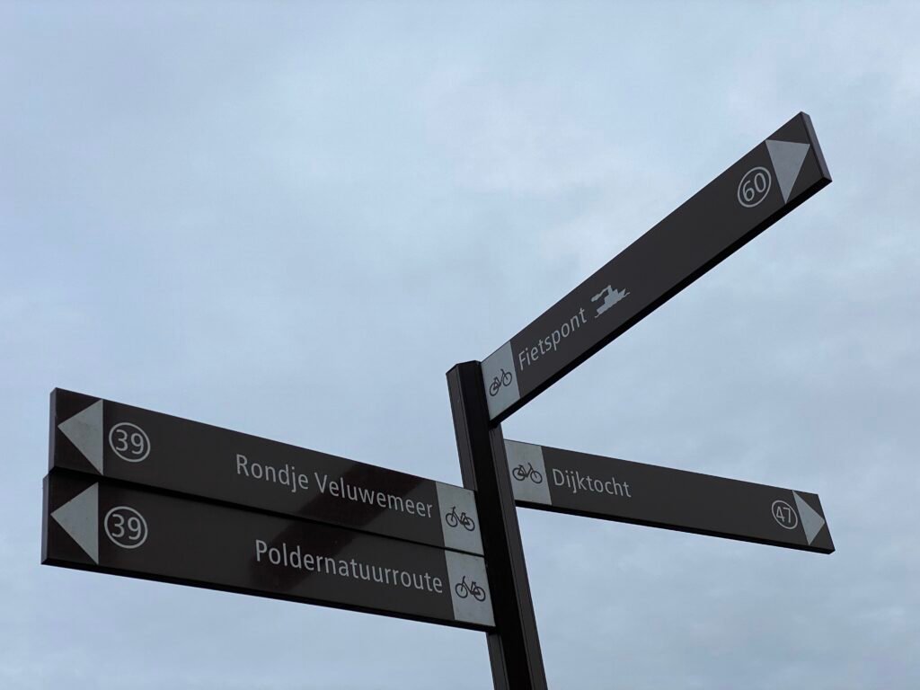 Biddinghuizen, Fietsroutes rond het Veluwemeer