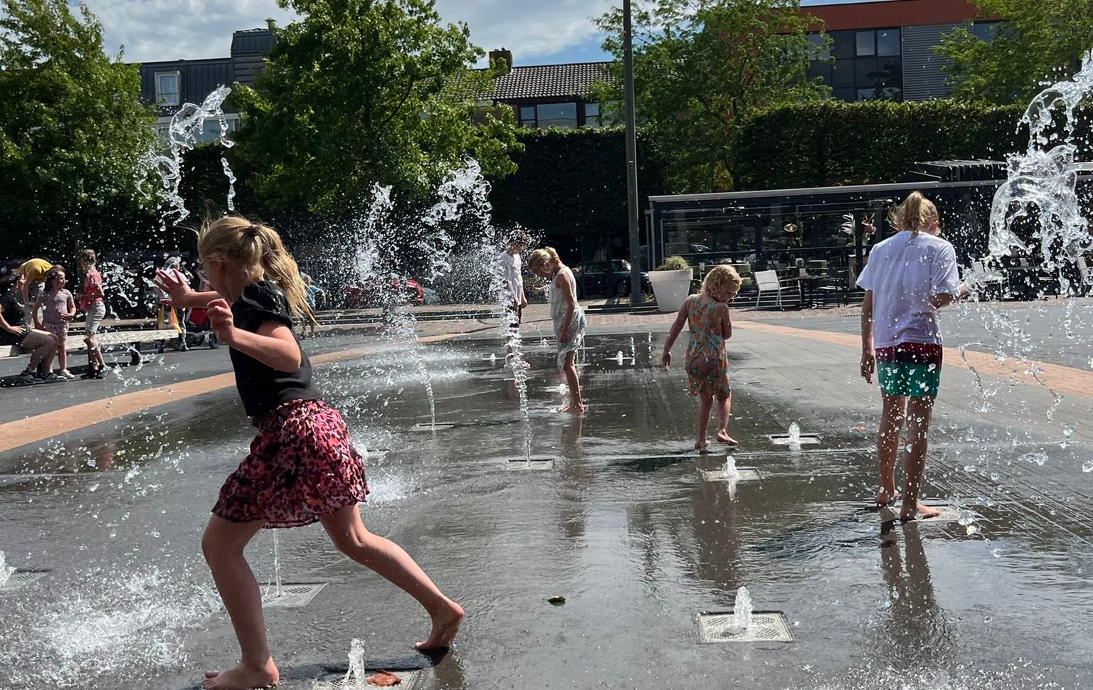 Dronten, Fonteinstraat op het Meerpaalplein,