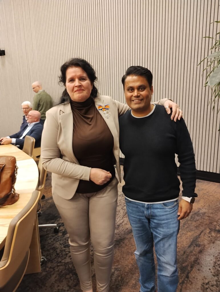 Chantal en Bobby bij afscheid gemeenteraad 2026